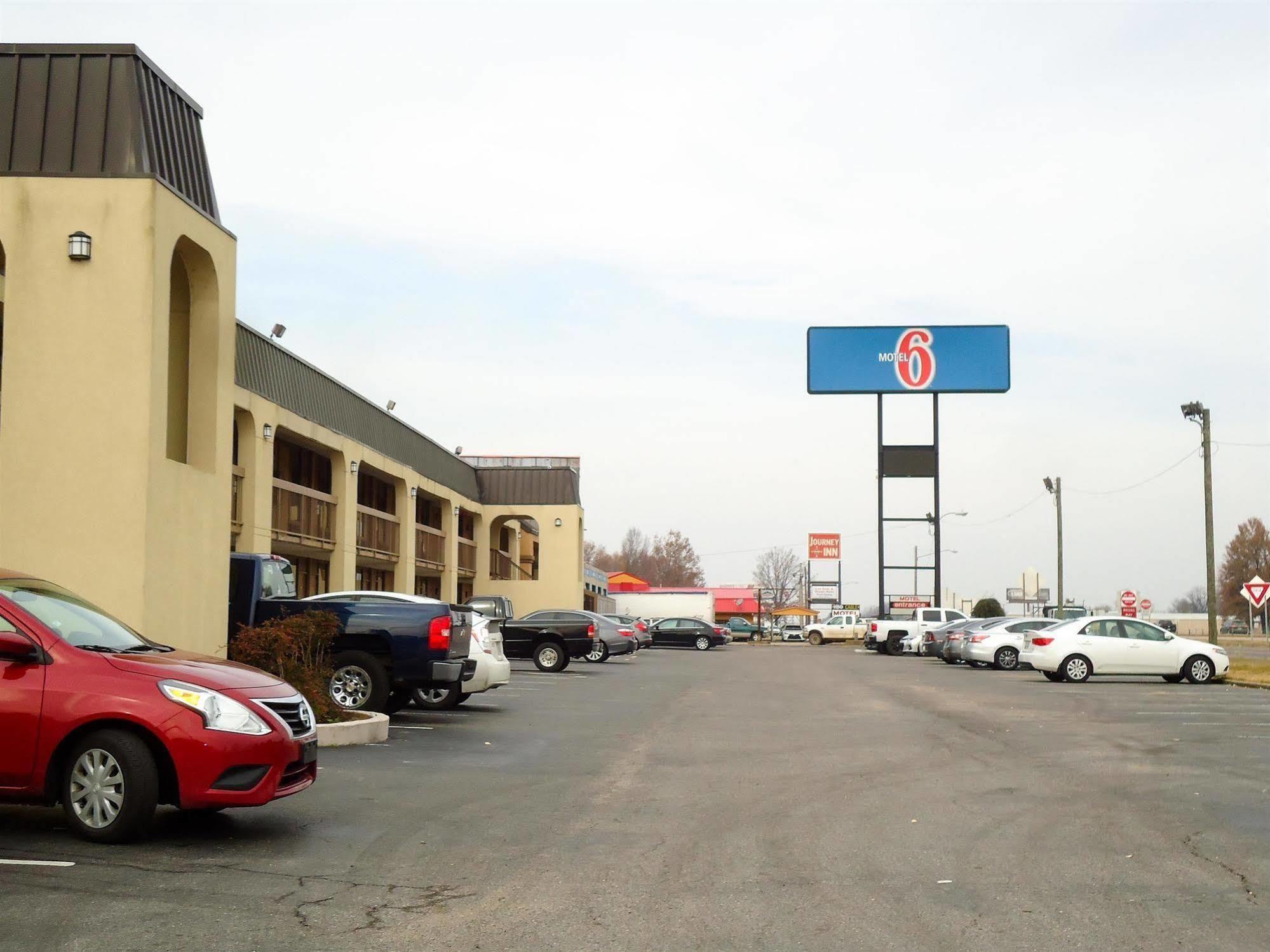 Motel 6 Marion Ar Bagian luar foto